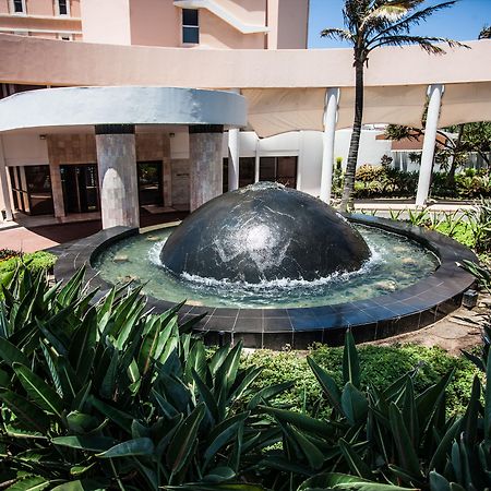 Beverly Hills Durban Esterno foto Fountain at the entrance of the hotel