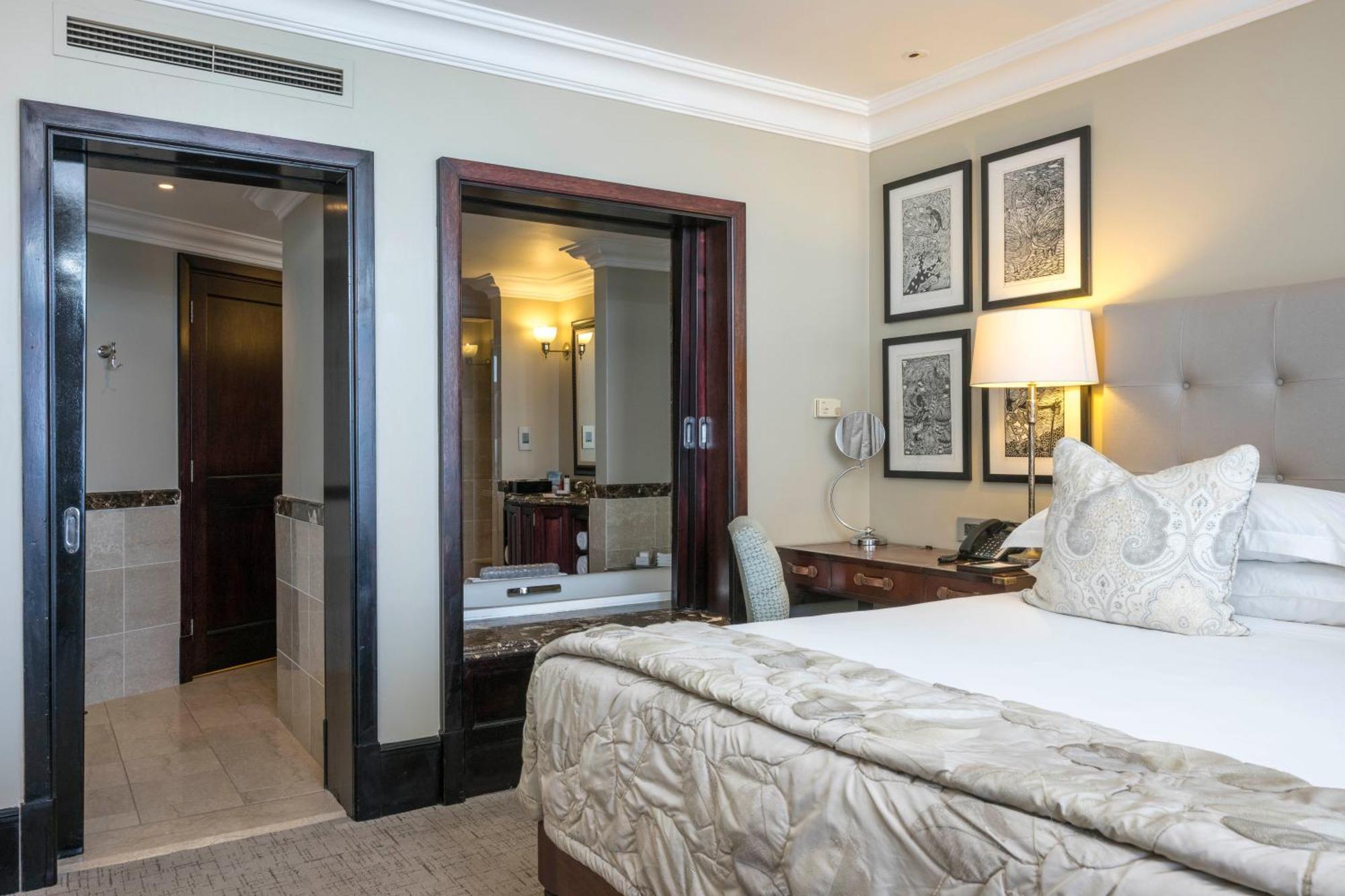 Beverly Hills Durban Esterno foto A bedroom at the hotel