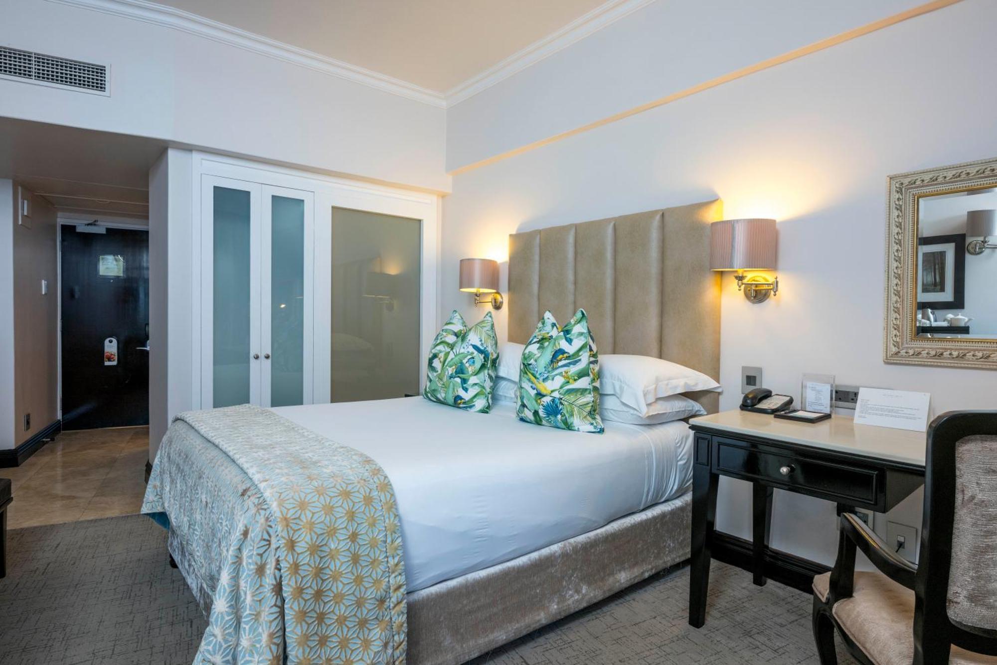 Beverly Hills Durban Esterno foto A bedroom at the hotel